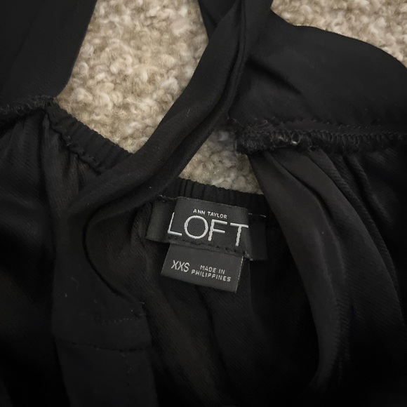 LOFT - WOMEN'S XXS - BLACK Sleeveless V NECK SHORT ROMPER - Picture 2 of 2